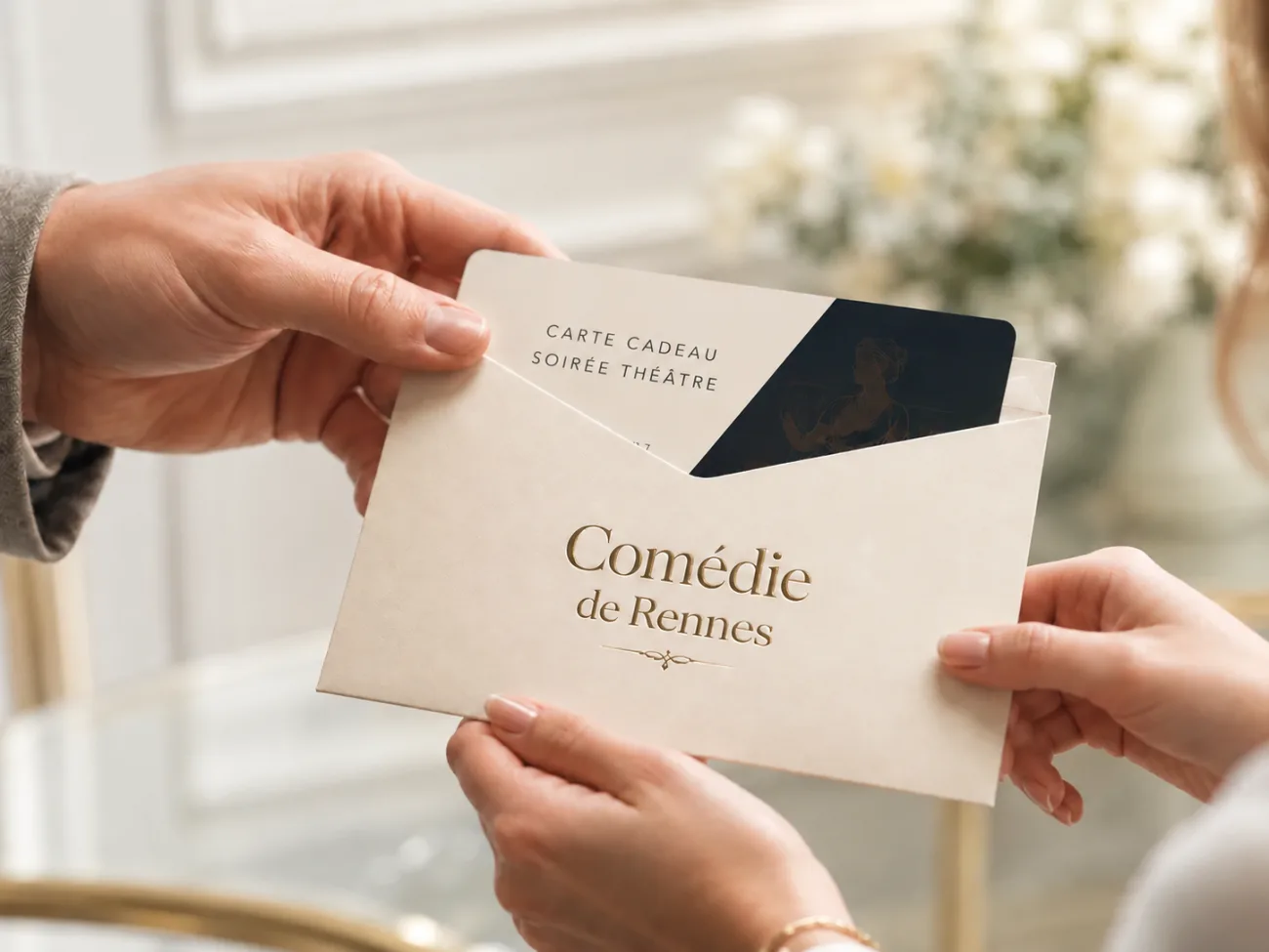 Carte cadeau « Soirée Théâtre » de la Comédie de Rennes dans son enveloppe crème